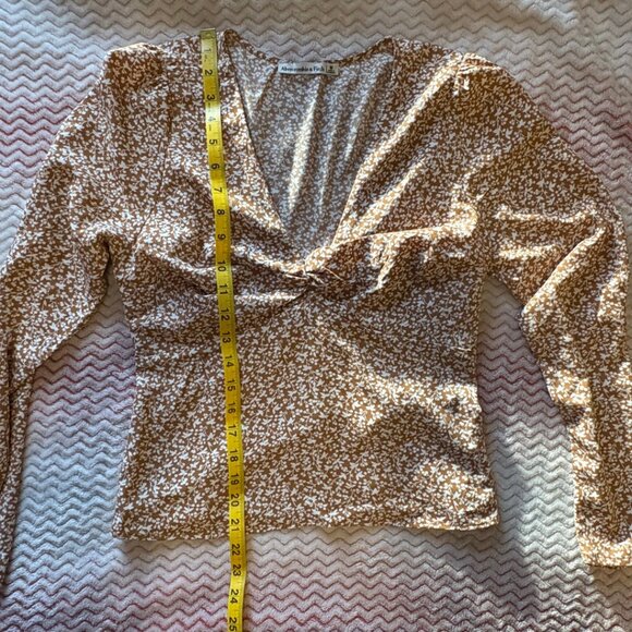 Abercrombie & Fitch Brown Floral Pattern V-Neck Long Sleeve Blouse - Size Medium - Picture 3 of 8